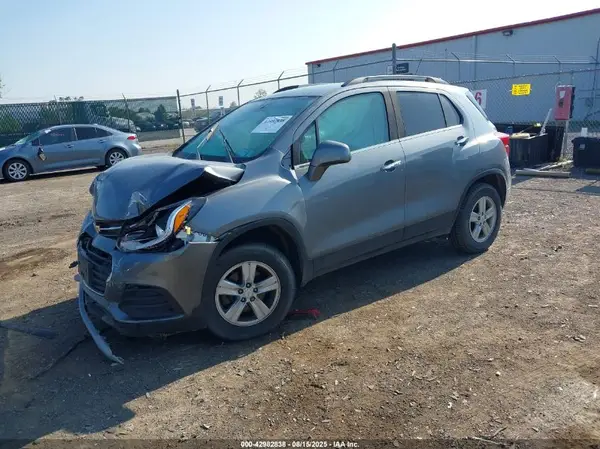 KL7CJPSB4KB877161 2019 CHEVROLET TRAX - Image 2