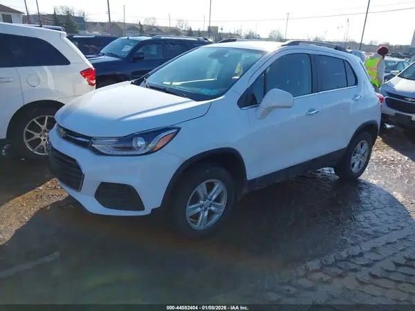 KL7CJPSB4KB923300 2019 CHEVROLET TRAX - Image 2