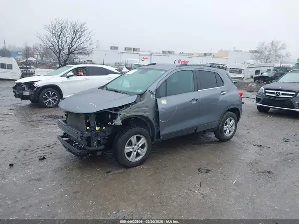 KL7CJPSB4KB936614 2019 CHEVROLET TRAX - Image 2
