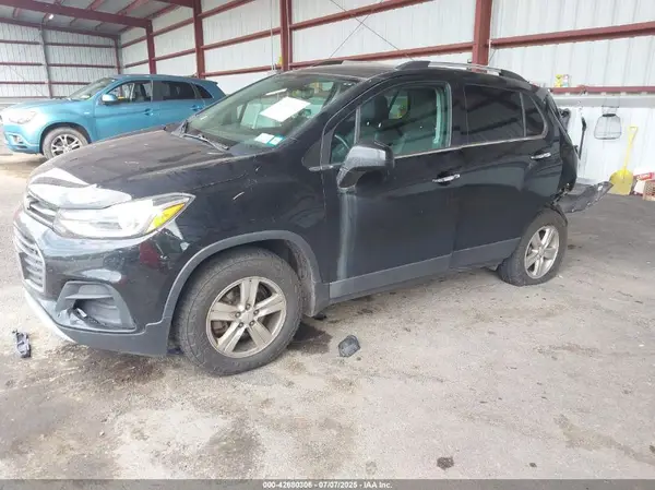 KL7CJPSB4LB002244 2020 CHEVROLET TRAX - Image 2