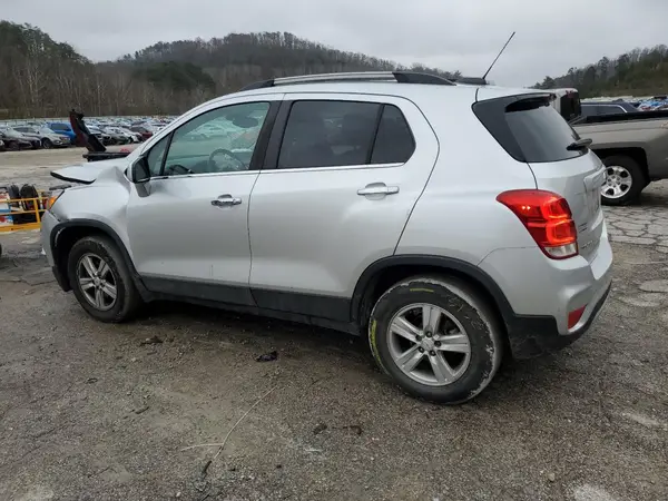 KL7CJPSB4LB003605 2020 CHEVROLET TRAX - Image 2