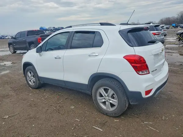 KL7CJPSB4LB008383 2020 CHEVROLET TRAX - Image 2