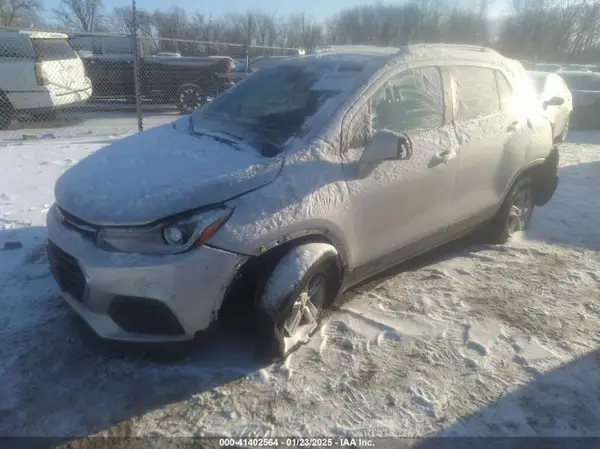 KL7CJPSB4LB319599 2020 CHEVROLET TRAX - Image 2
