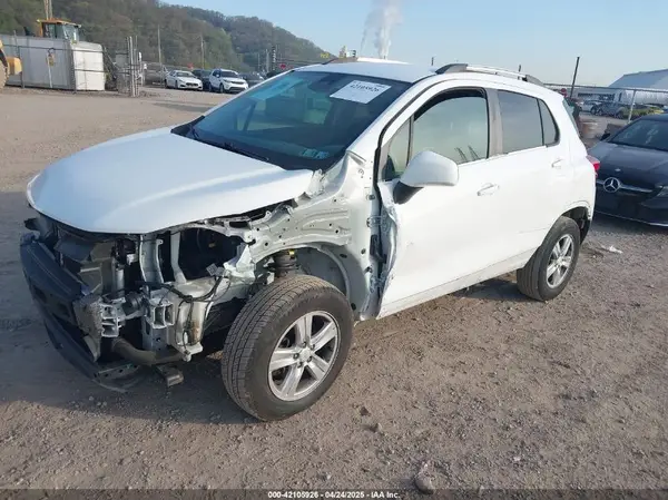 KL7CJPSB4MB306546 2021 CHEVROLET TRAX - Image 2