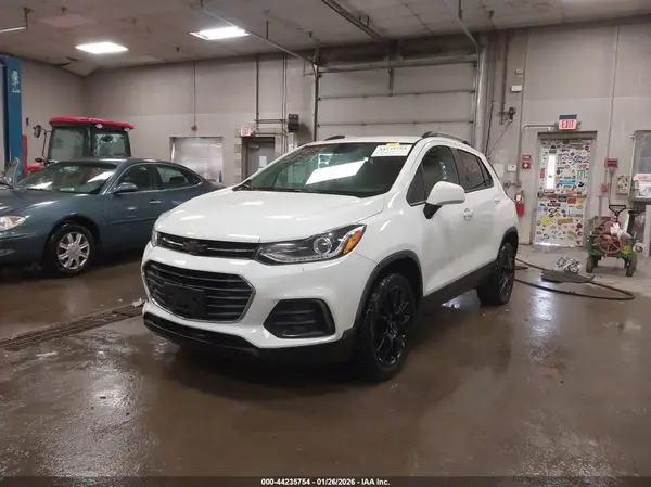 KL7CJPSB4MB315036 2021 CHEVROLET TRAX - Image 2