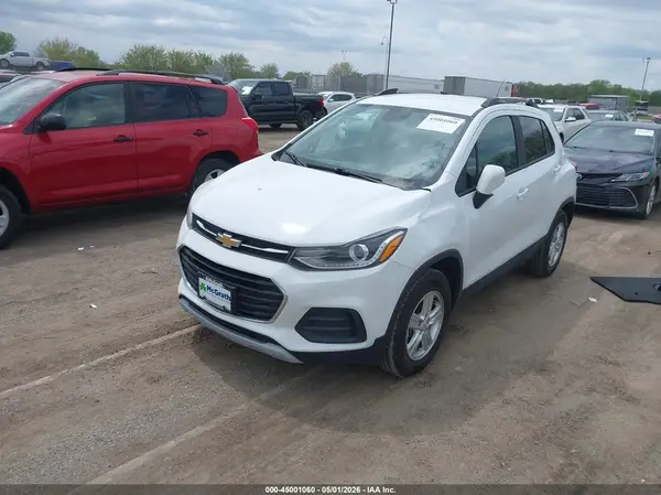 KL7CJPSB4MB332130 2021 CHEVROLET TRAX - Image 2