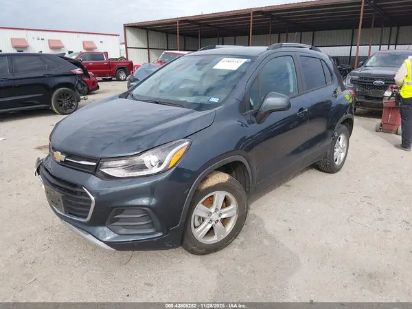 KL7CJPSB4MB355164 2021 CHEVROLET TRAX - Image 2