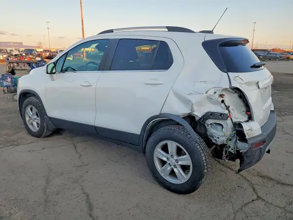 KL7CJPSB5GB596218 2016 CHEVROLET TRAX - Image 2