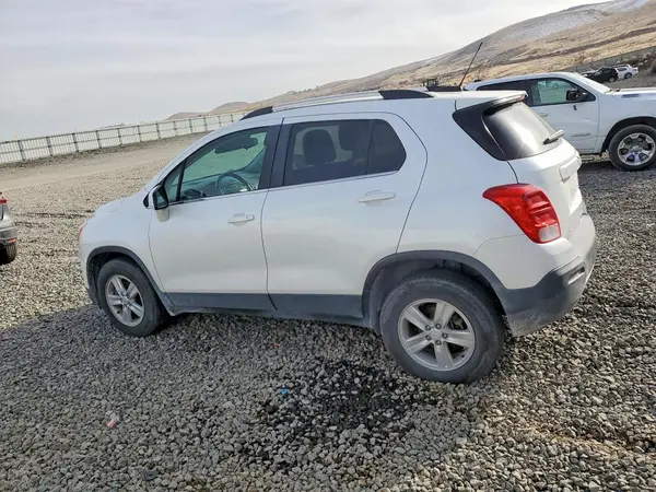 KL7CJPSB5GB663738 2016 CHEVROLET TRAX - Image 2