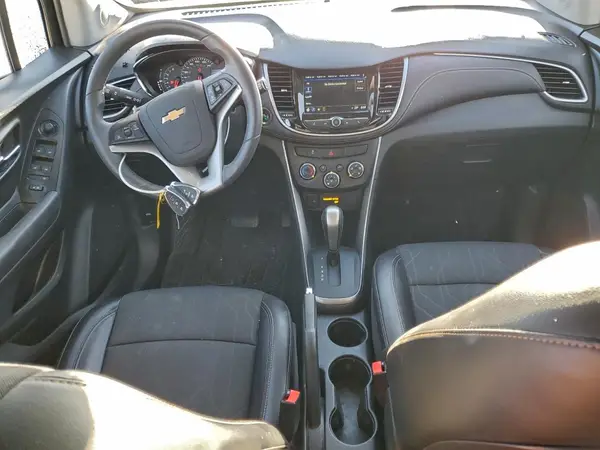 KL7CJPSB5JB521137 2018 CHEVROLET TRAX - Image 8