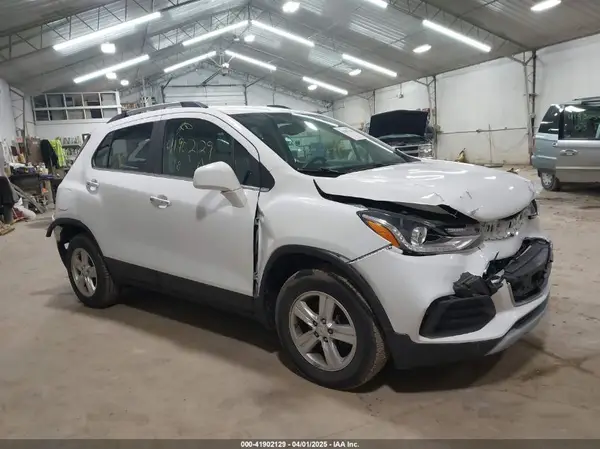 KL7CJPSB5JB546359 2018 CHEVROLET TRAX - Image 1