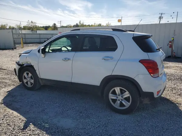 KL7CJPSB5JB555904 2018 CHEVROLET TRAX - Image 2