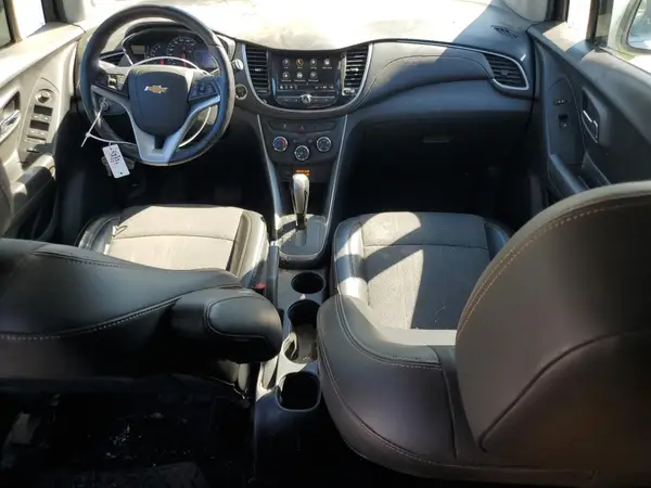 KL7CJPSB5JB555904 2018 CHEVROLET TRAX - Image 8
