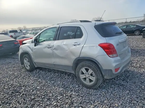 KL7CJPSB5JB570449 2018 CHEVROLET TRAX - Image 2