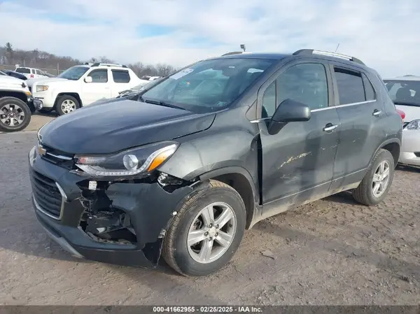 KL7CJPSB5JB597540 2018 CHEVROLET TRAX - Image 2