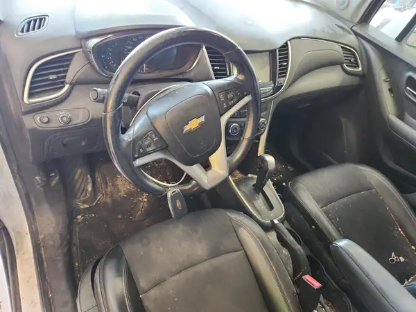 KL7CJPSB5JB607113 2018 CHEVROLET TRAX - Image 8