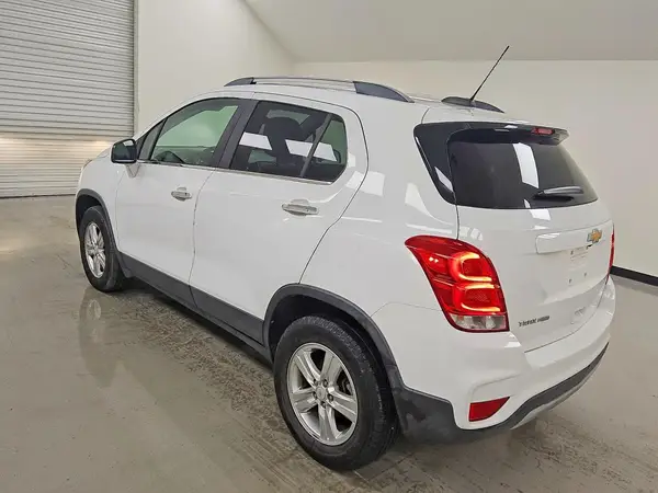 KL7CJPSB5JB607175 2018 CHEVROLET TRAX - Image 2