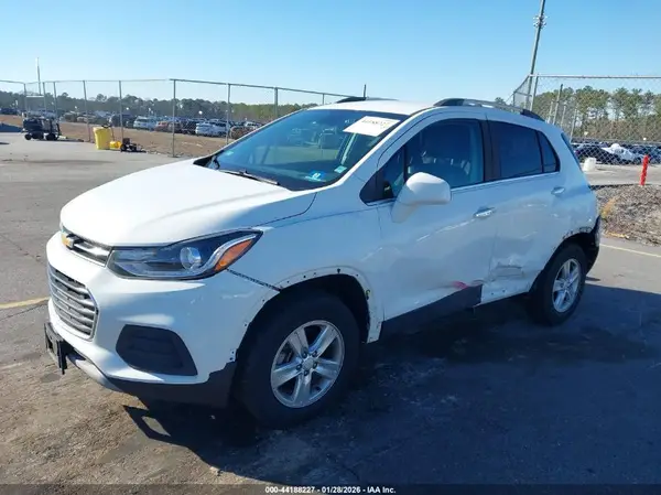 KL7CJPSB5JB610965 2018 CHEVROLET TRAX - Image 2