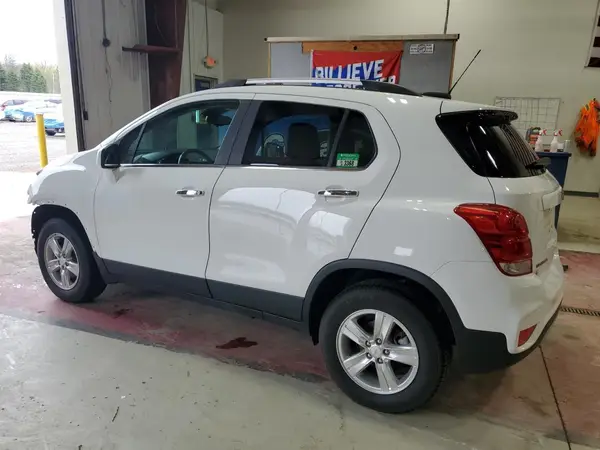 KL7CJPSB5JB613221 2018 CHEVROLET TRAX - Image 2