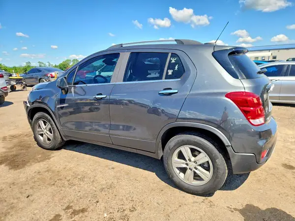 KL7CJPSB5JB613431 2018 CHEVROLET TRAX - Image 2