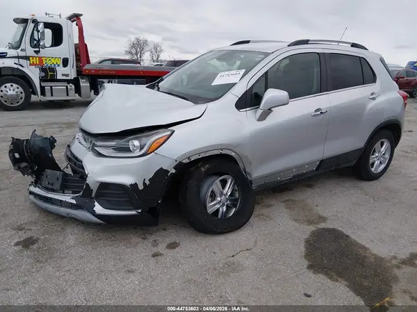 KL7CJPSB5JB639026 2018 CHEVROLET TRAX - Image 2