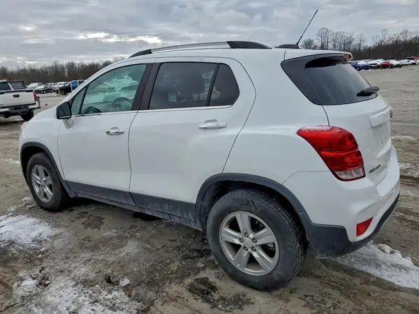 KL7CJPSB5JB648633 2018 CHEVROLET TRAX - Image 2