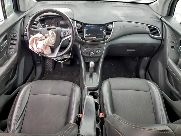 KL7CJPSB5JB648633 2018 CHEVROLET TRAX - Image 8