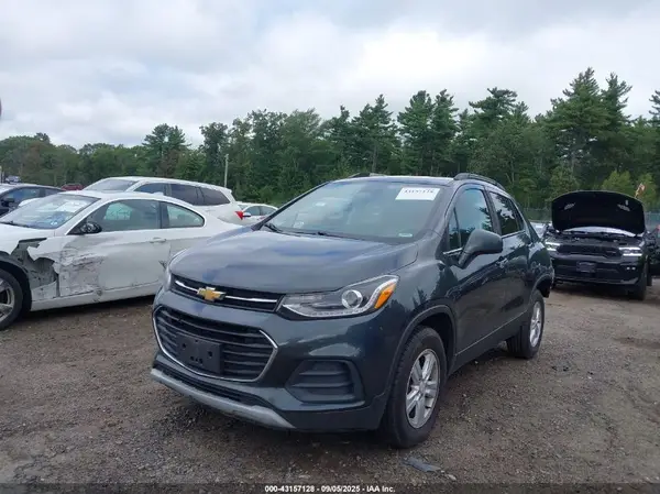 KL7CJPSB5JB666081 2018 CHEVROLET TRAX - Image 2