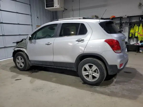 KL7CJPSB5JB682037 2018 CHEVROLET TRAX - Image 2