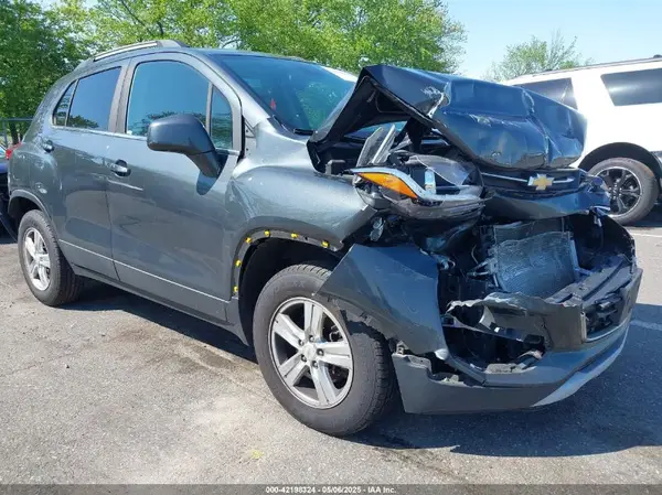 KL7CJPSB5JB687447 2018 CHEVROLET TRAX - Image 1