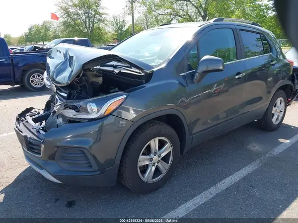 KL7CJPSB5JB687447 2018 CHEVROLET TRAX - Image 2
