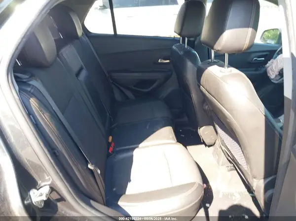KL7CJPSB5JB687447 2018 CHEVROLET TRAX - Image 8