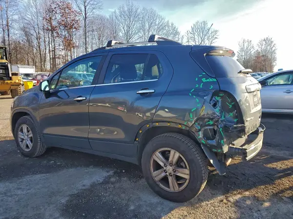 KL7CJPSB5JB687576 2018 CHEVROLET TRAX - Image 2
