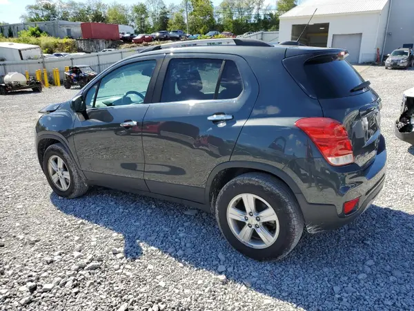 KL7CJPSB5JB688257 2018 CHEVROLET TRAX - Image 2