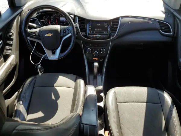 KL7CJPSB5JB688257 2018 CHEVROLET TRAX - Image 8