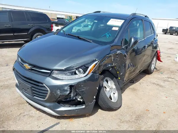 KL7CJPSB5JB690994 2018 CHEVROLET TRAX - Image 2