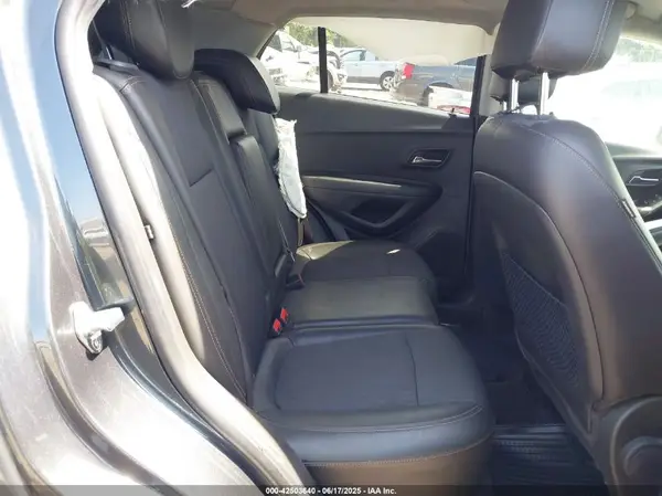 KL7CJPSB5JB690994 2018 CHEVROLET TRAX - Image 8