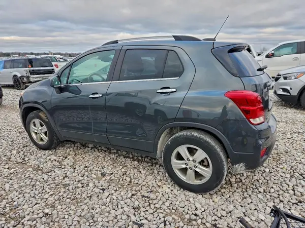 KL7CJPSB5JB709303 2018 CHEVROLET TRAX - Image 2