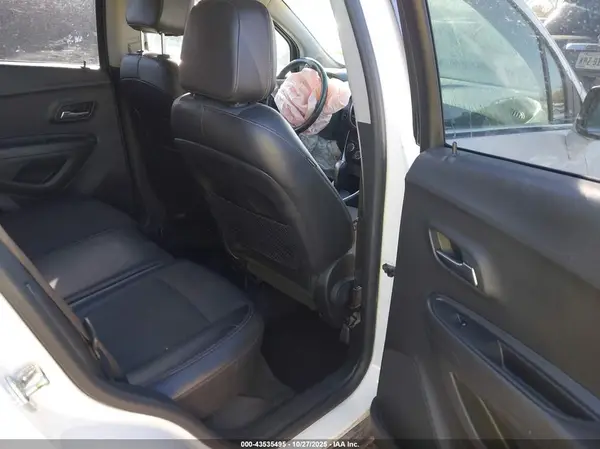 KL7CJPSB5JB710256 2018 CHEVROLET TRAX - Image 8