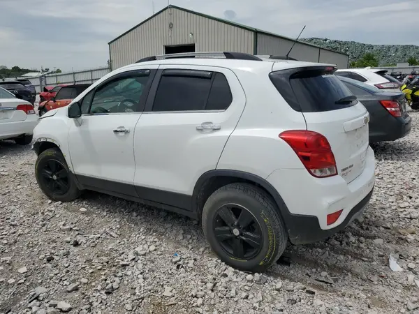 KL7CJPSB5JB713738 2018 CHEVROLET TRAX - Image 2