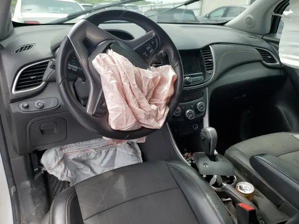 KL7CJPSB5JB713738 2018 CHEVROLET TRAX - Image 8