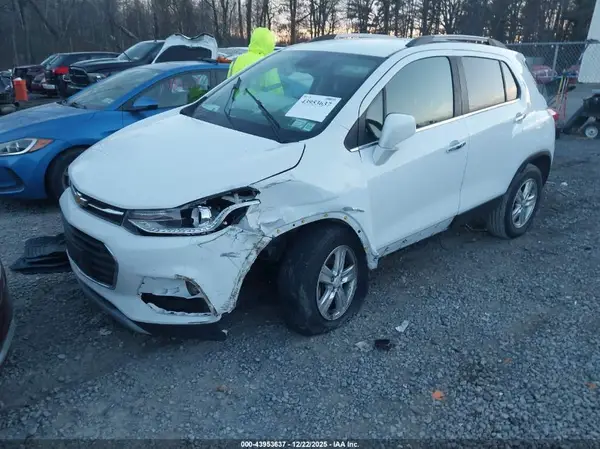 KL7CJPSB5JB714808 2018 CHEVROLET TRAX - Image 2