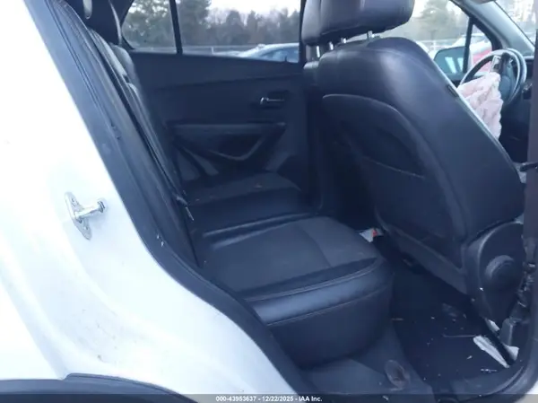 KL7CJPSB5JB714808 2018 CHEVROLET TRAX - Image 8