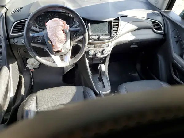 KL7CJPSB5JB715425 2018 CHEVROLET TRAX - Image 8