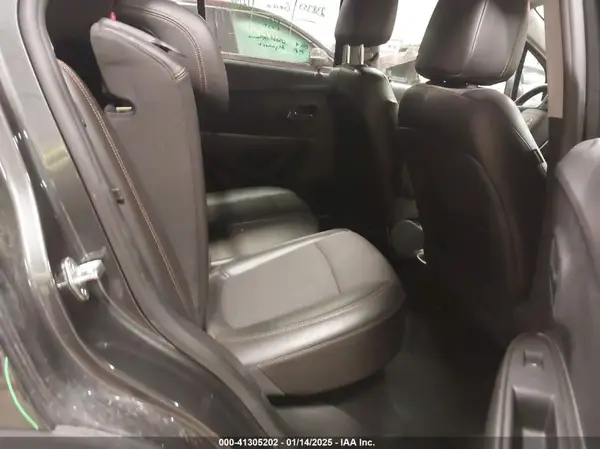 KL7CJPSB5JB716512 2018 CHEVROLET TRAX - Image 8
