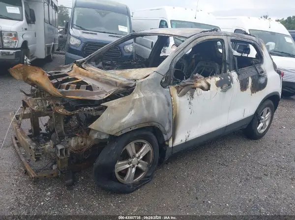 KL7CJPSB5KB764366 2019 CHEVROLET TRAX - Image 2