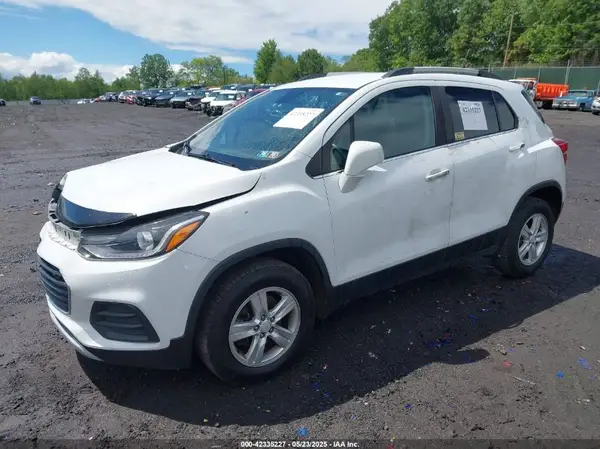 KL7CJPSB5KB943555 2019 CHEVROLET TRAX - Image 2