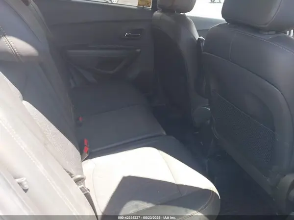 KL7CJPSB5KB943555 2019 CHEVROLET TRAX - Image 8