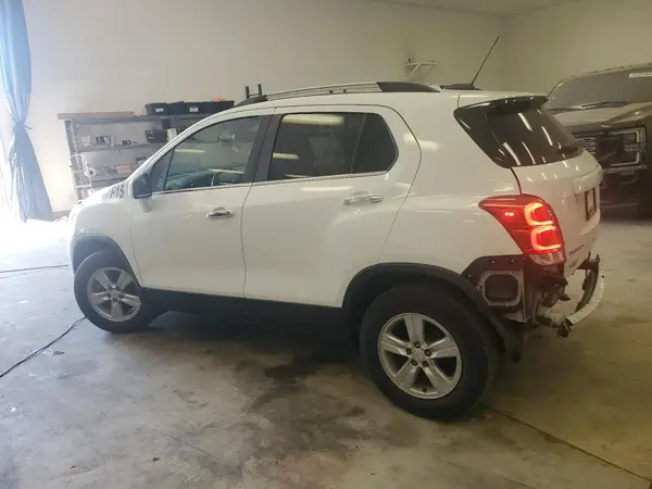 KL7CJPSB5LB002558 2020 CHEVROLET TRAX - Image 2