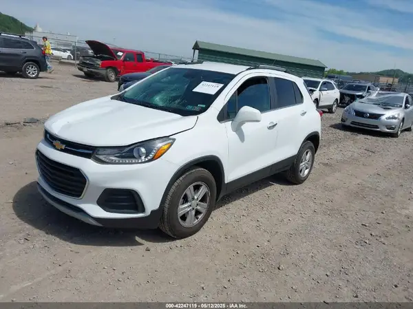 KL7CJPSB5LB002799 2020 CHEVROLET TRAX - Image 2